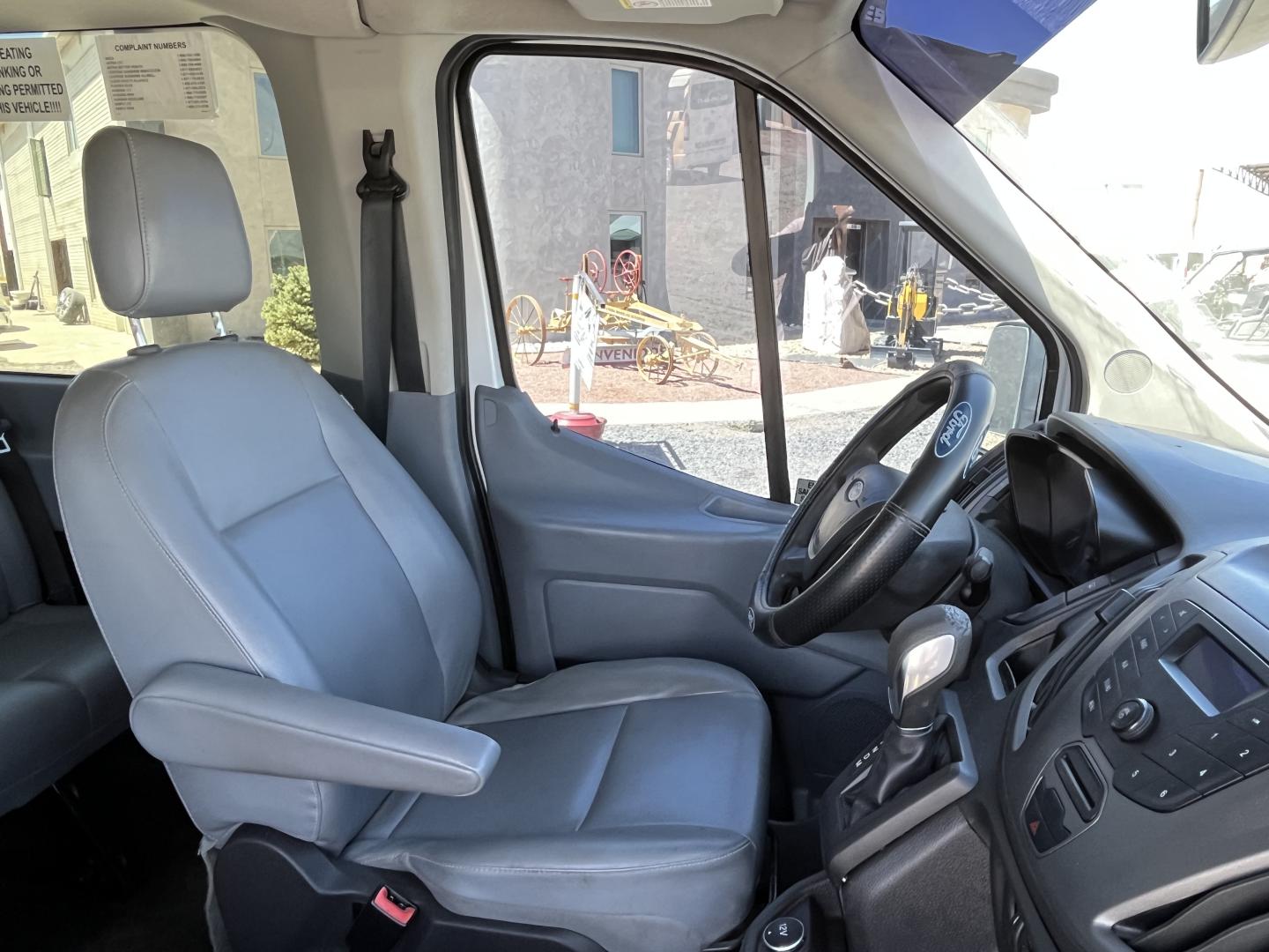 ./imagenes/INVOICE/2019/16421/CAMIONETA FORD T-350 (41).JPG